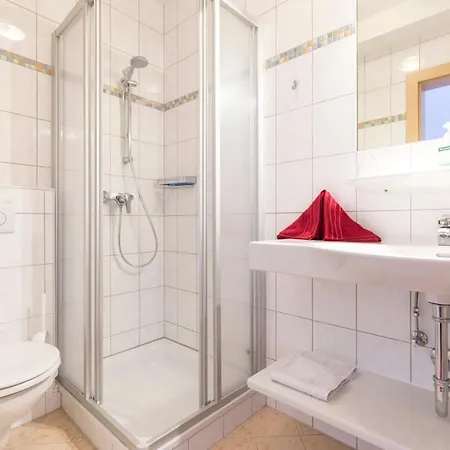 Haus Roswitha بيت ضيافة فلاخاو